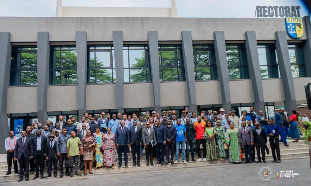 MINISTÈRE DU COMMERCE EXTÉRIEUR :  LE MINISTRE JULIEN PALUKU KAHONGYA FACE AUX ÉTUDIANTS DE L'UNIVERSITE PÉDAGOGIQUE NATIONALE-UPN DANS UNE CONFÉRENCE- DEBAT SUR LA ZLECAF ET LE COMMERCE MULTILATÉRAL